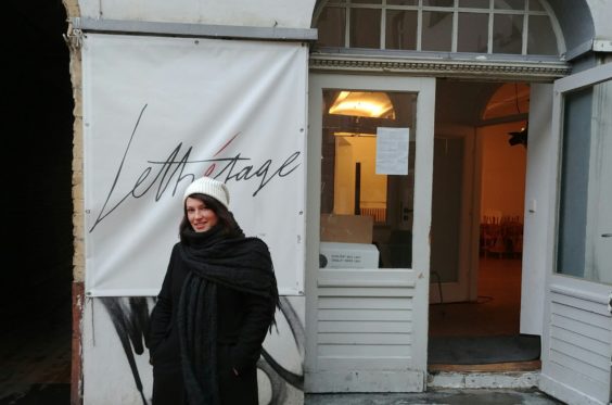 Die WiSU-Projektleiterin, Linde Nadiani, vor der Lettrétage